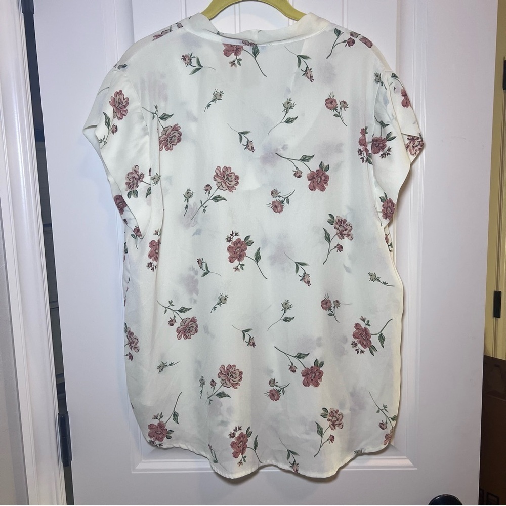 Lily White Women’s Floral Blouse Size XL Lightweight Cap Sleeve Tie at Neck - Picture 4 of 7
